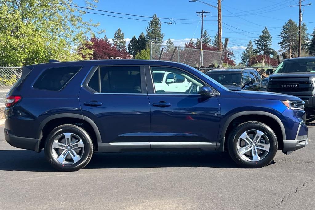 new 2025 Honda Pilot car, priced at $46,995