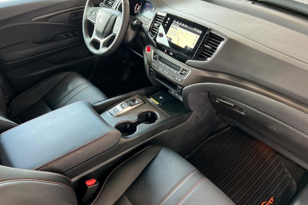 used 2025 Honda Passport car, priced at $41,000