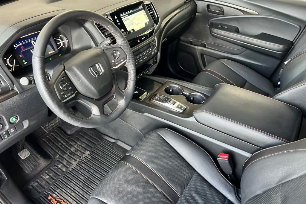 used 2025 Honda Passport car, priced at $41,000