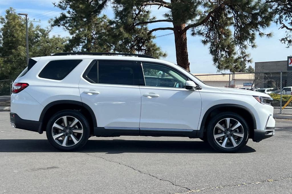 new 2025 Honda Pilot car, priced at $54,930