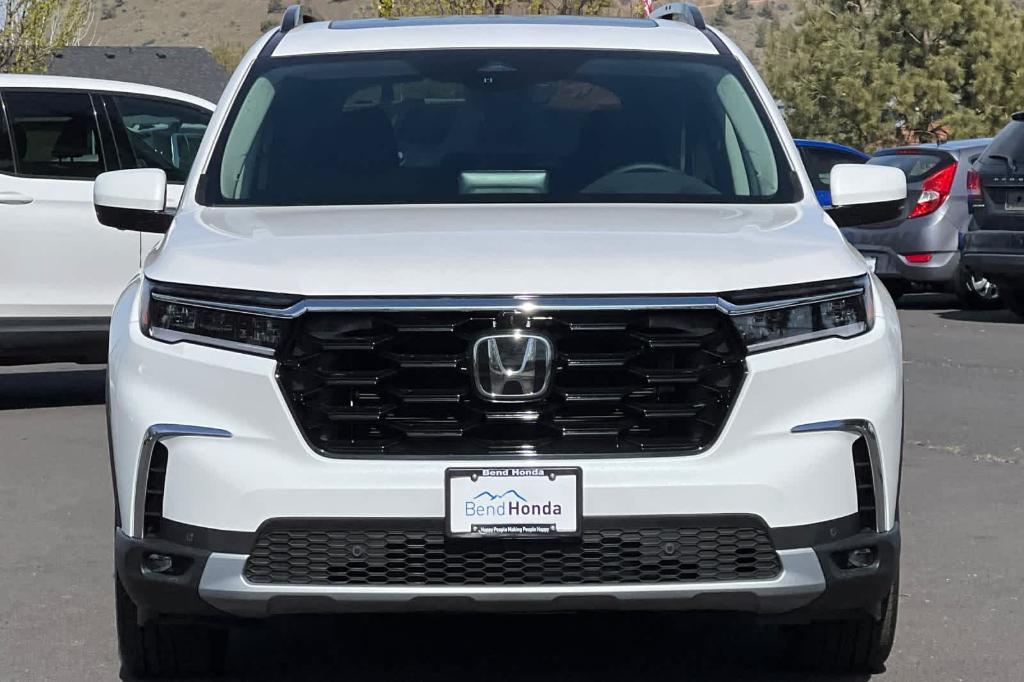 new 2025 Honda Pilot car, priced at $54,930