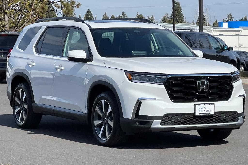 new 2025 Honda Pilot car, priced at $54,930