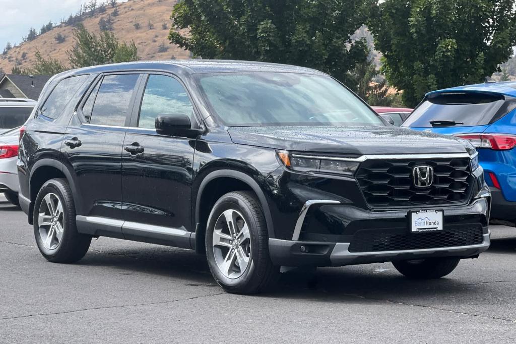 new 2025 Honda Pilot car, priced at $44,658