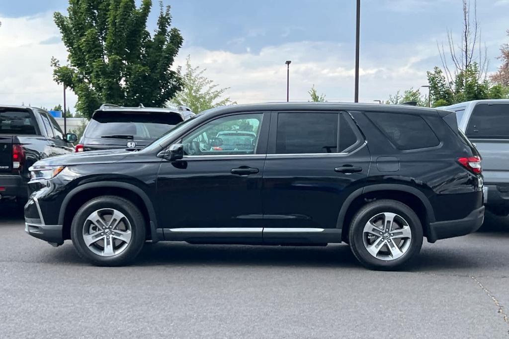 new 2025 Honda Pilot car, priced at $44,658