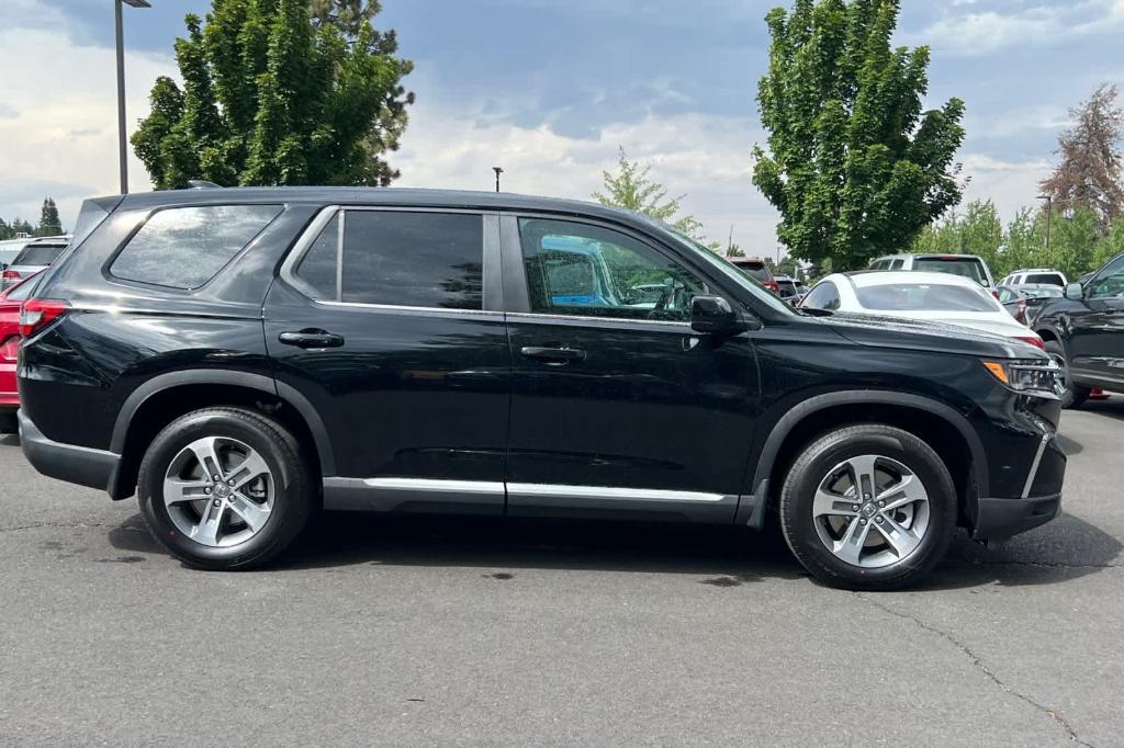 new 2025 Honda Pilot car, priced at $44,658