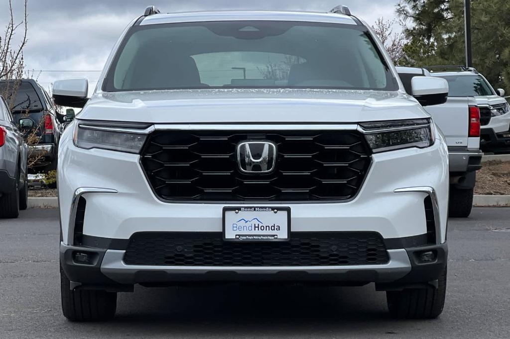 new 2025 Honda Pilot car, priced at $51,450