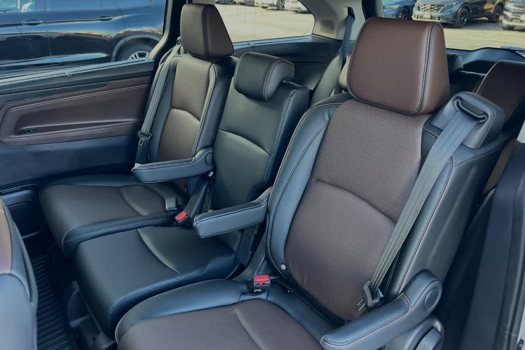 new 2025 Honda Odyssey car, priced at $50,729