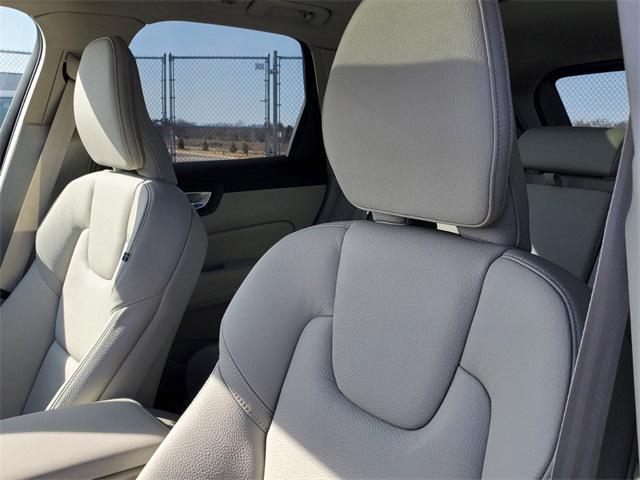 new 2025 Volvo XC60 car, priced at $51,075