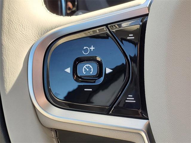 new 2025 Volvo XC60 car, priced at $51,075