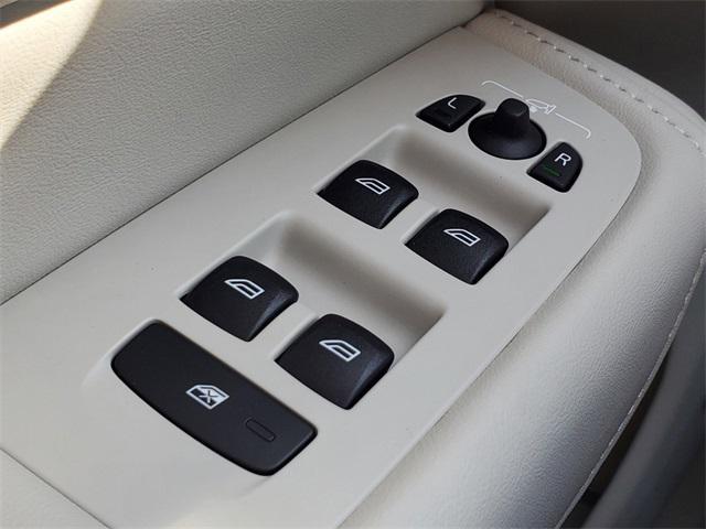 new 2025 Volvo XC60 car, priced at $51,075