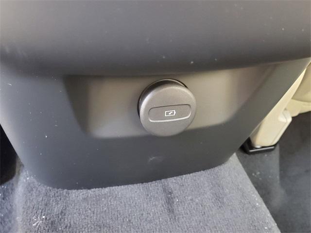 new 2025 Volvo XC60 car, priced at $51,075