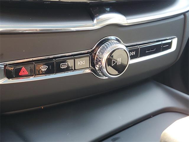 new 2025 Volvo XC60 car, priced at $47,443