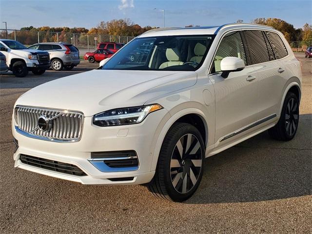 new 2024 Volvo XC90 Recharge Plug-In Hybrid car