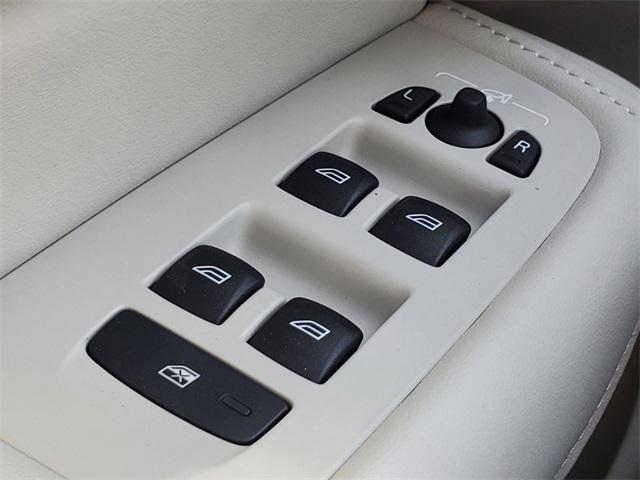 new 2025 Volvo XC60 car, priced at $51,450