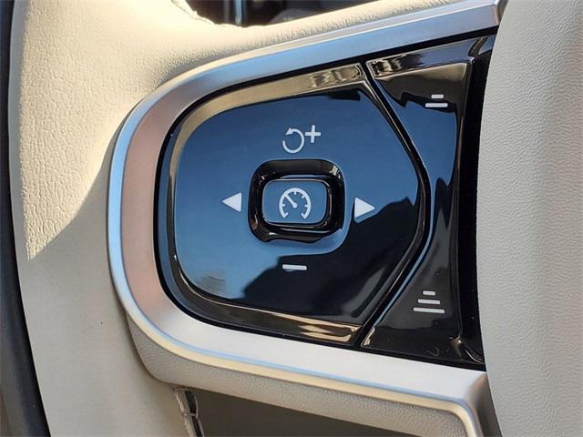 new 2025 Volvo XC60 car, priced at $51,450
