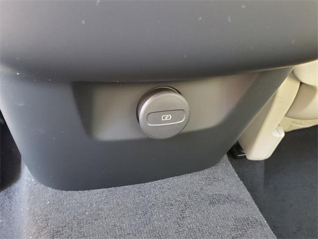 new 2025 Volvo XC60 car, priced at $51,450