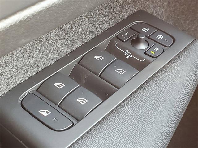 new 2025 Volvo XC40 car, priced at $49,790