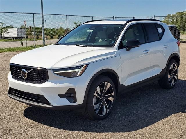 new 2024 Volvo XC40 car, priced at $50,250