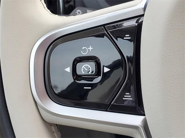 new 2025 Volvo XC60 car, priced at $55,335