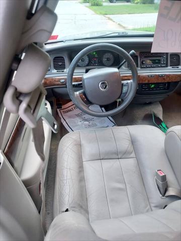 used 2007 Mercury Grand Marquis car, priced at $1,695