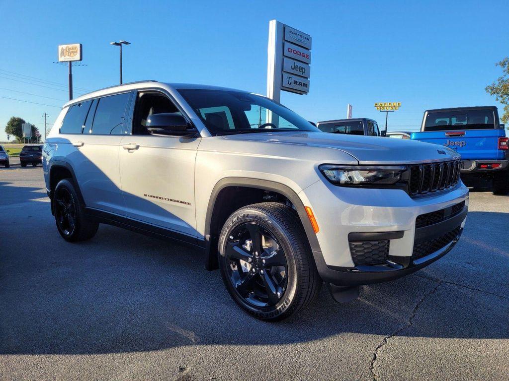 new 2025 Jeep Grand Cherokee L car, priced at $41,800