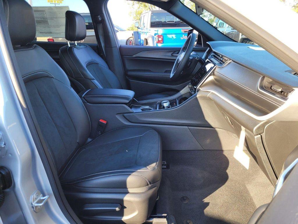 new 2025 Jeep Grand Cherokee L car, priced at $41,800