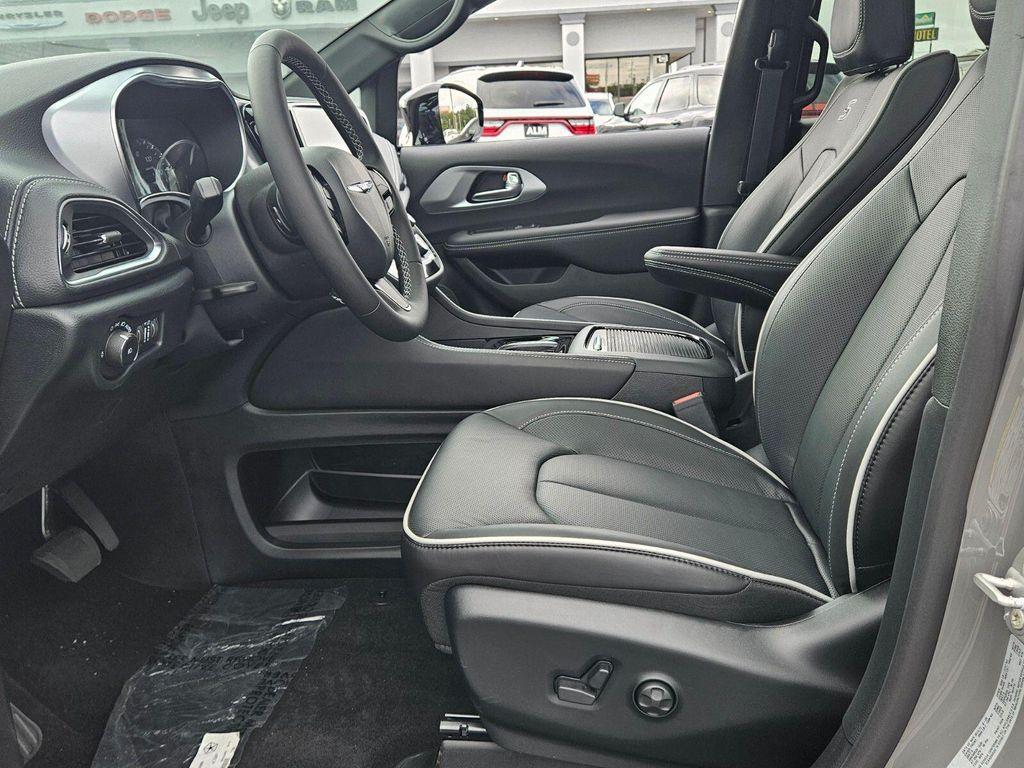 new 2025 Chrysler Pacifica car, priced at $46,090
