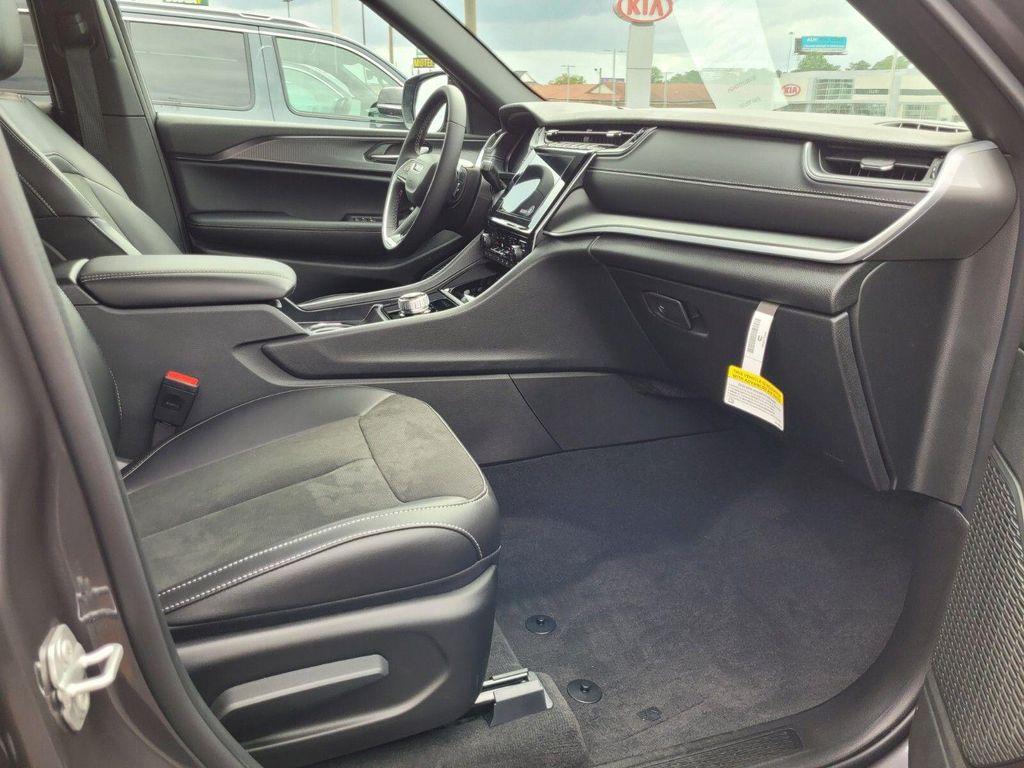 new 2025 Jeep Grand Cherokee L car, priced at $35,800