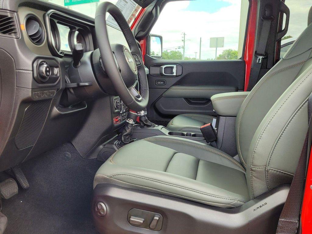 new 2025 Jeep Gladiator car, priced at $46,365