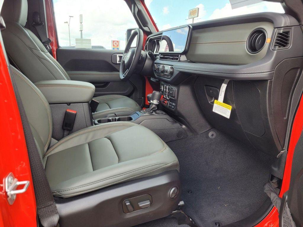 new 2025 Jeep Gladiator car, priced at $46,365