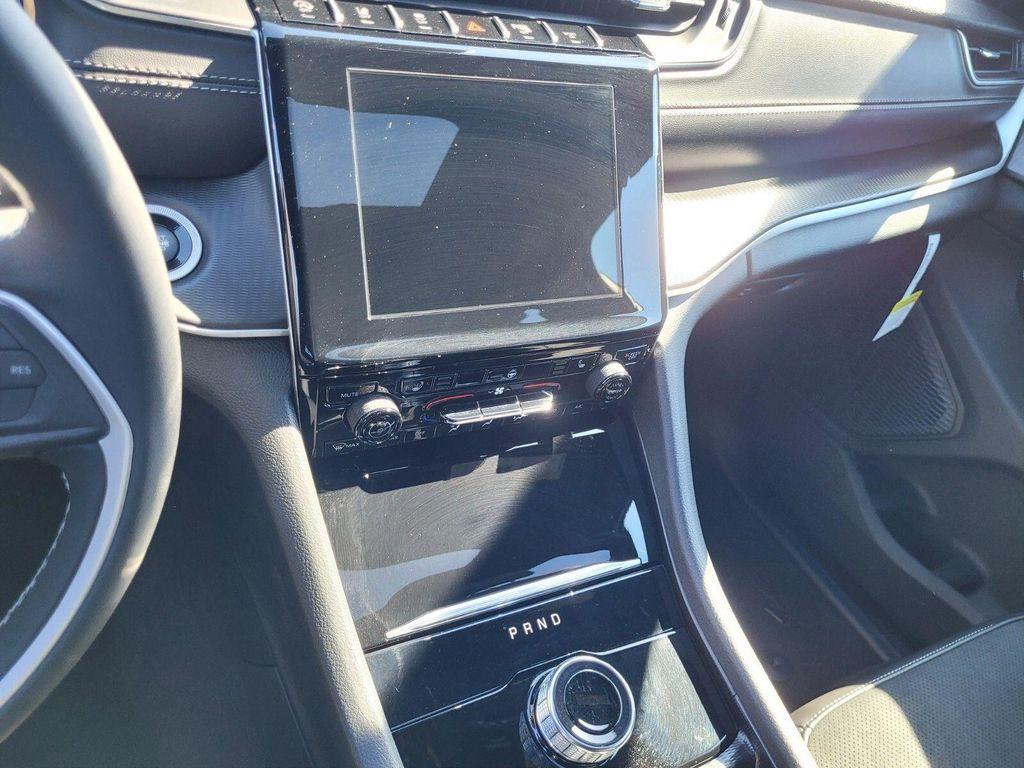 new 2025 Jeep Grand Cherokee L car, priced at $38,370