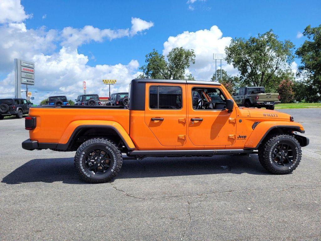 new 2025 Jeep Gladiator car, priced at $45,785
