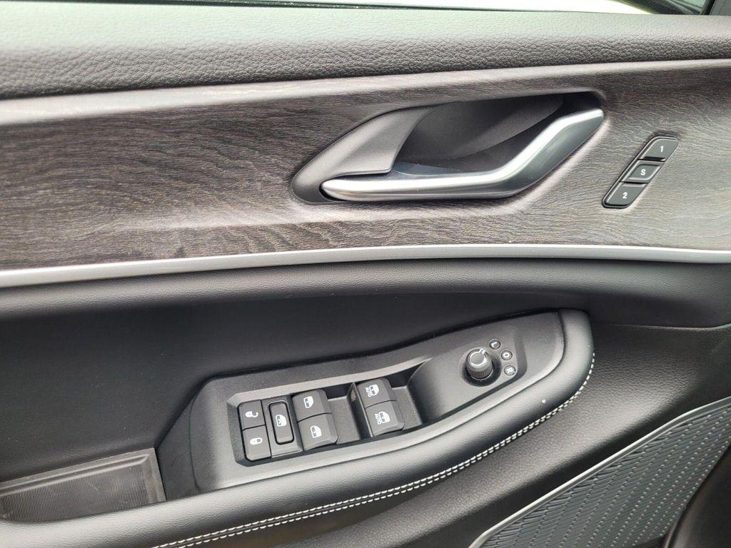 new 2025 Jeep Grand Cherokee car, priced at $44,435