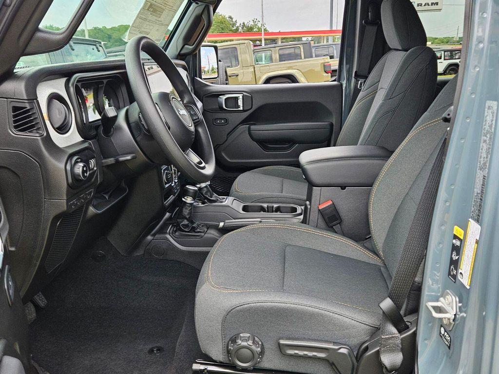 new 2025 Jeep Gladiator car, priced at $40,525