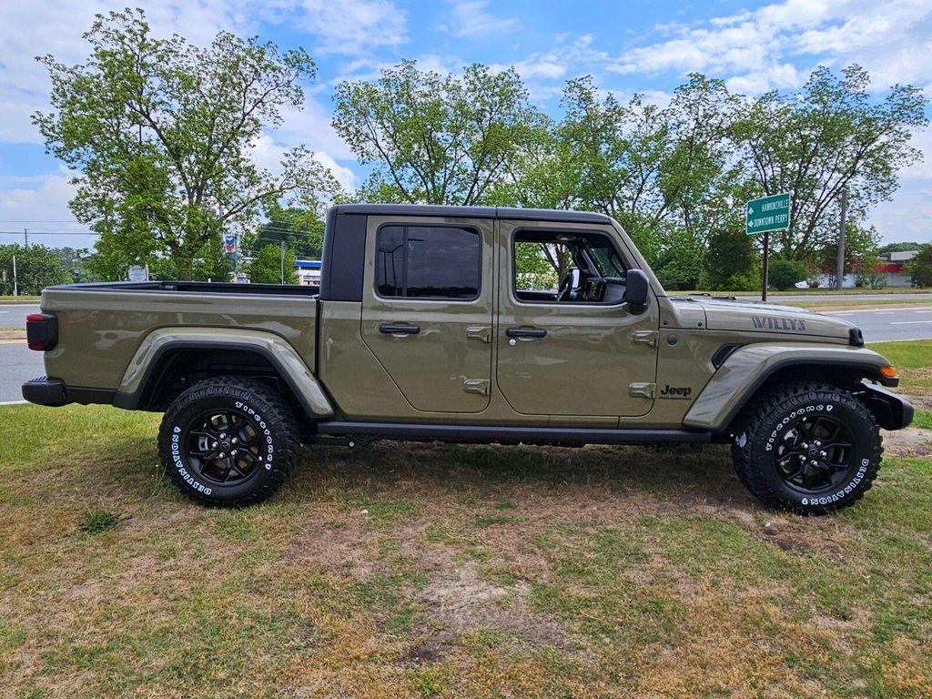 new 2025 Jeep Gladiator car, priced at $45,885