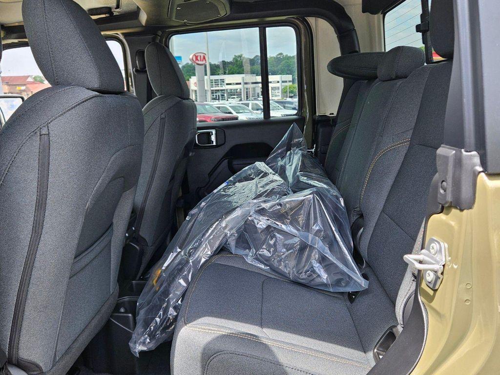 new 2025 Jeep Gladiator car, priced at $45,885
