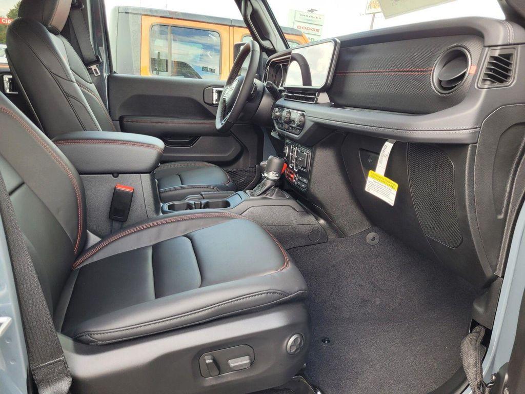 new 2025 Jeep Gladiator car, priced at $53,175