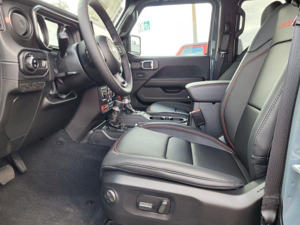 new 2025 Jeep Gladiator car, priced at $53,175