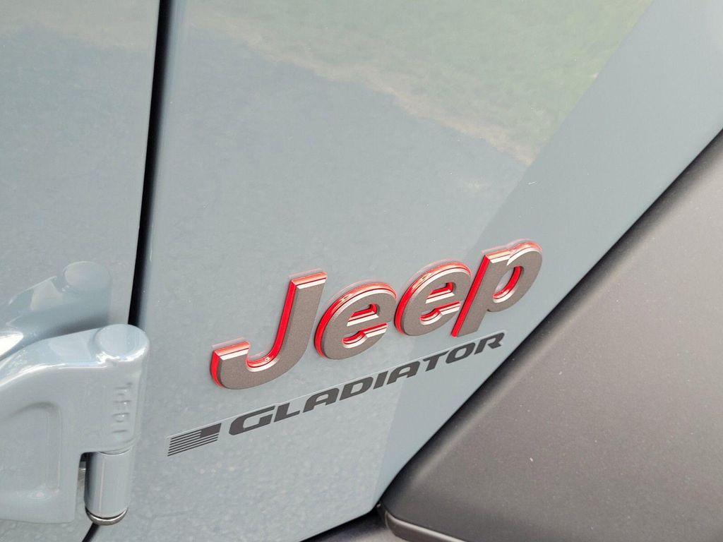 new 2025 Jeep Gladiator car, priced at $53,175