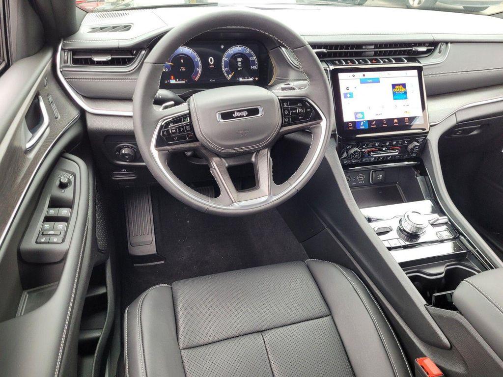 new 2025 Jeep Grand Cherokee car, priced at $49,620