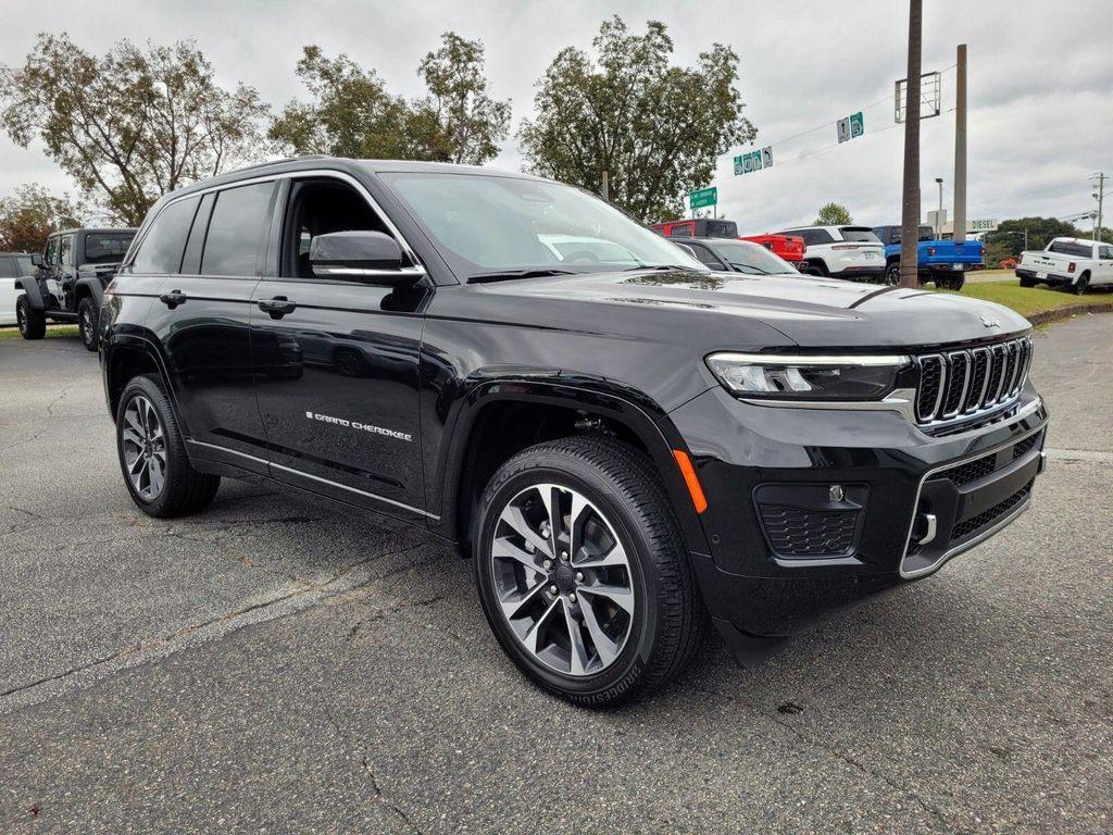 new 2025 Jeep Grand Cherokee car, priced at $49,620