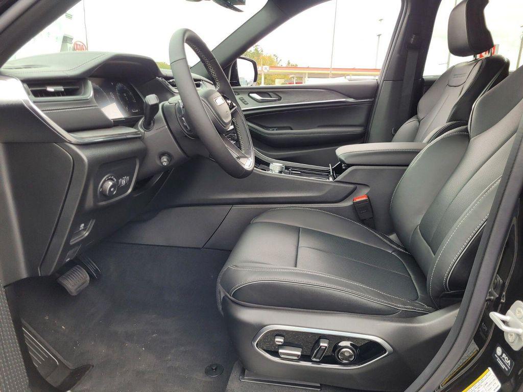 new 2025 Jeep Grand Cherokee car, priced at $49,620