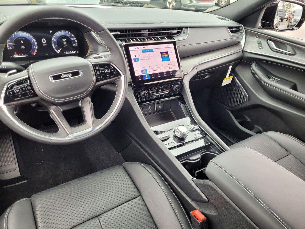new 2025 Jeep Grand Cherokee car, priced at $49,620