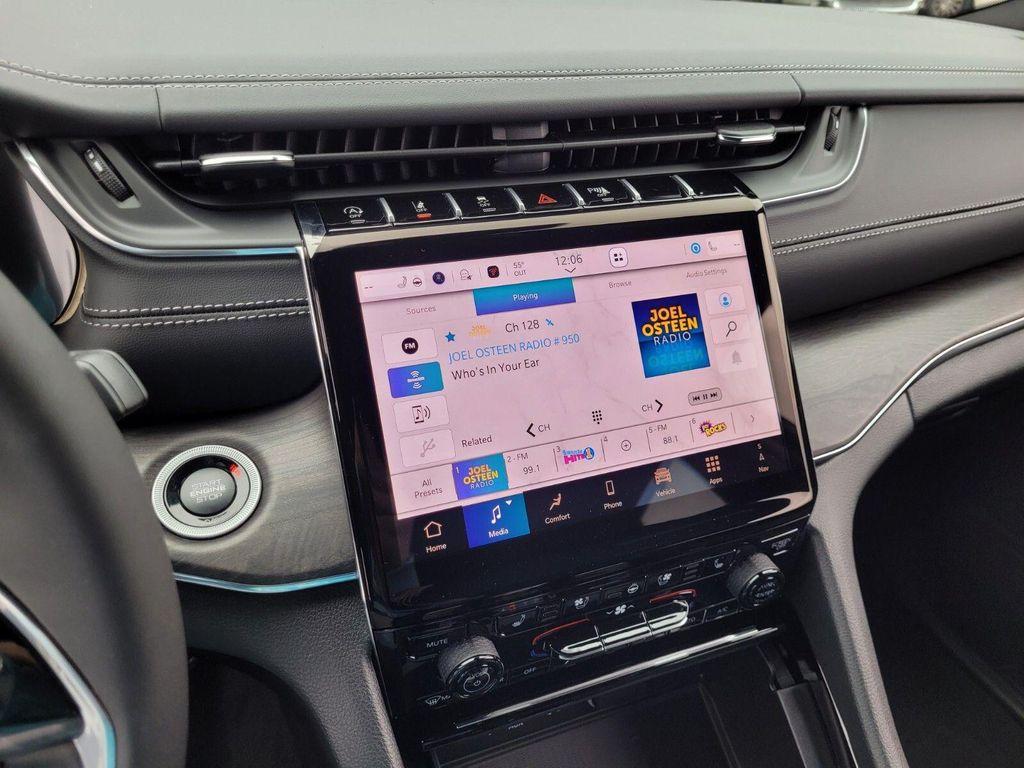 new 2025 Jeep Grand Cherokee car, priced at $49,620