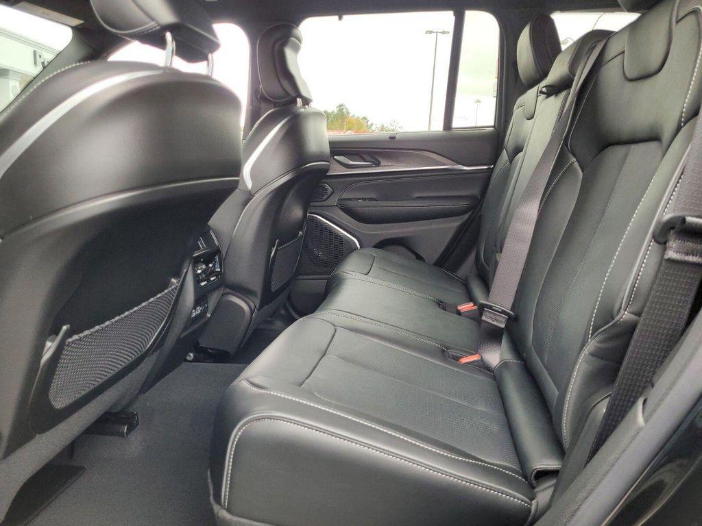 new 2025 Jeep Grand Cherokee car, priced at $49,620