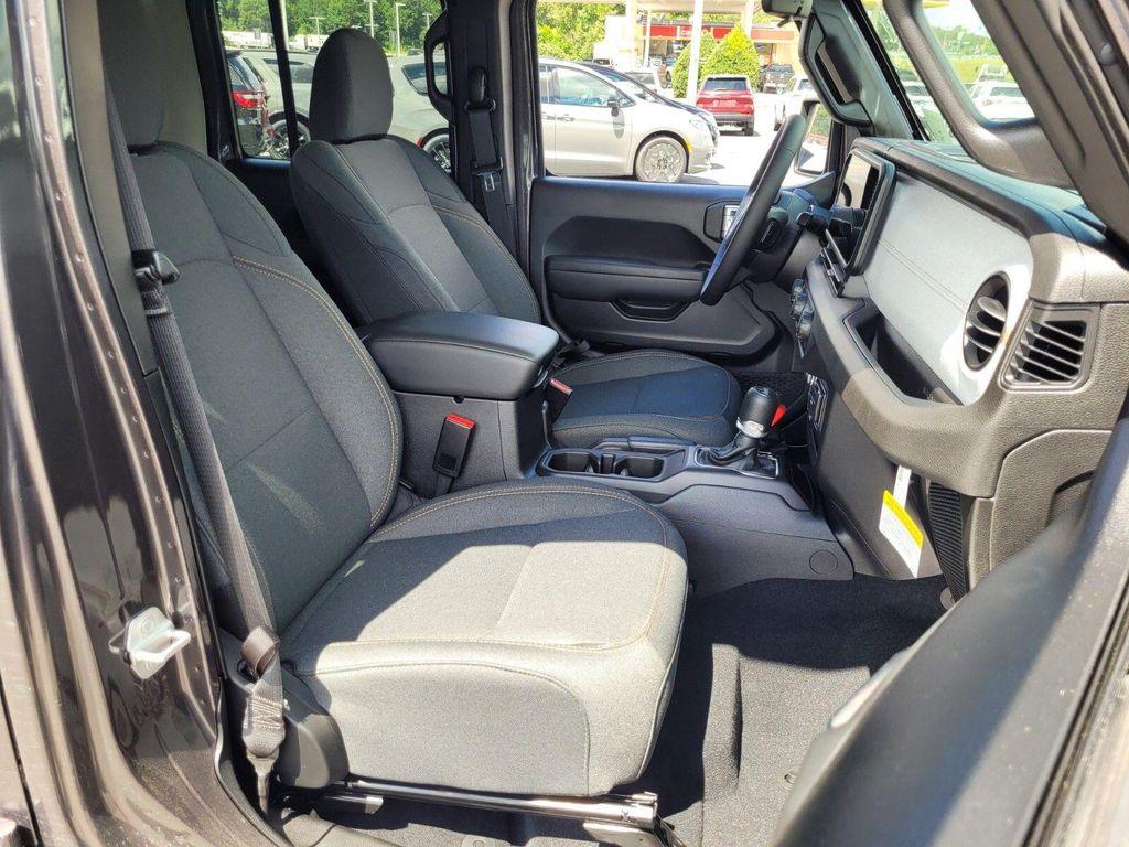 new 2025 Jeep Wrangler car, priced at $40,920