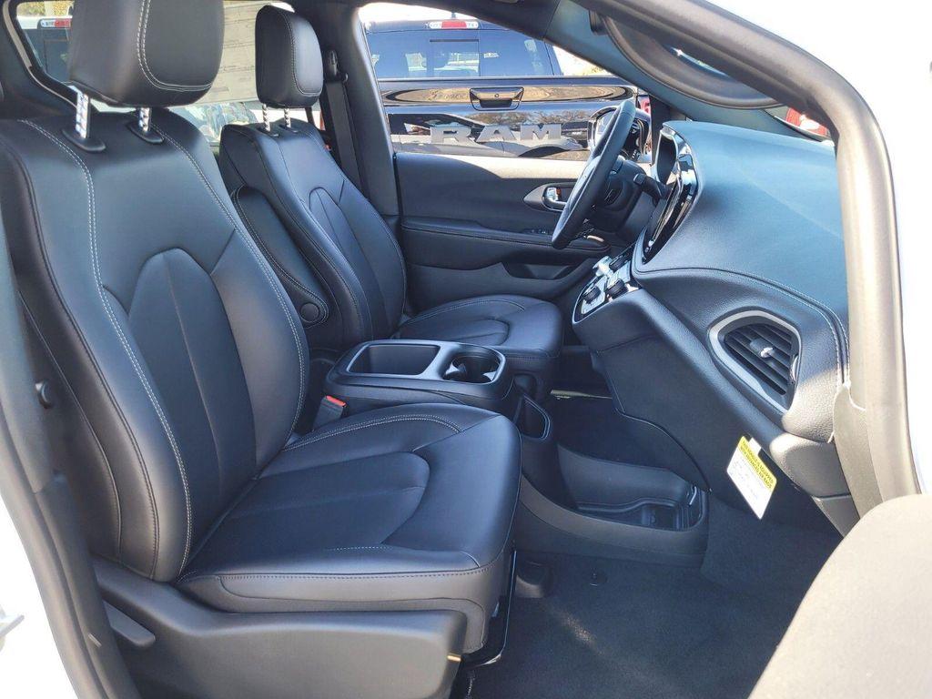 new 2026 Chrysler Pacifica car, priced at $39,565