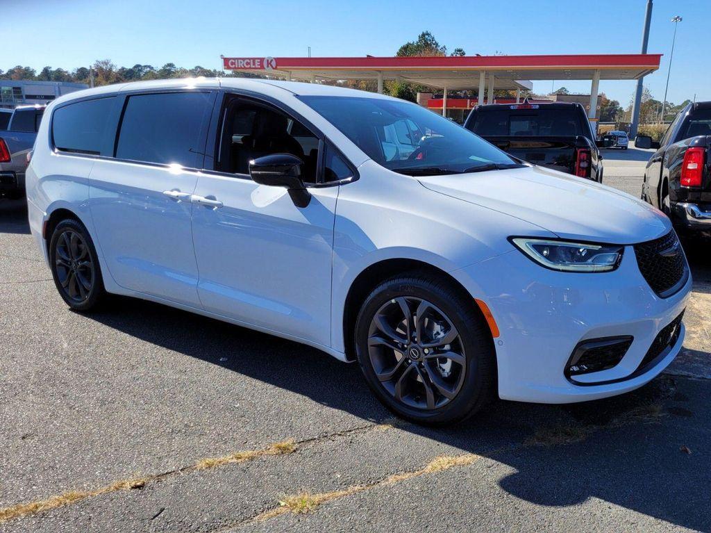 new 2026 Chrysler Pacifica car, priced at $39,565
