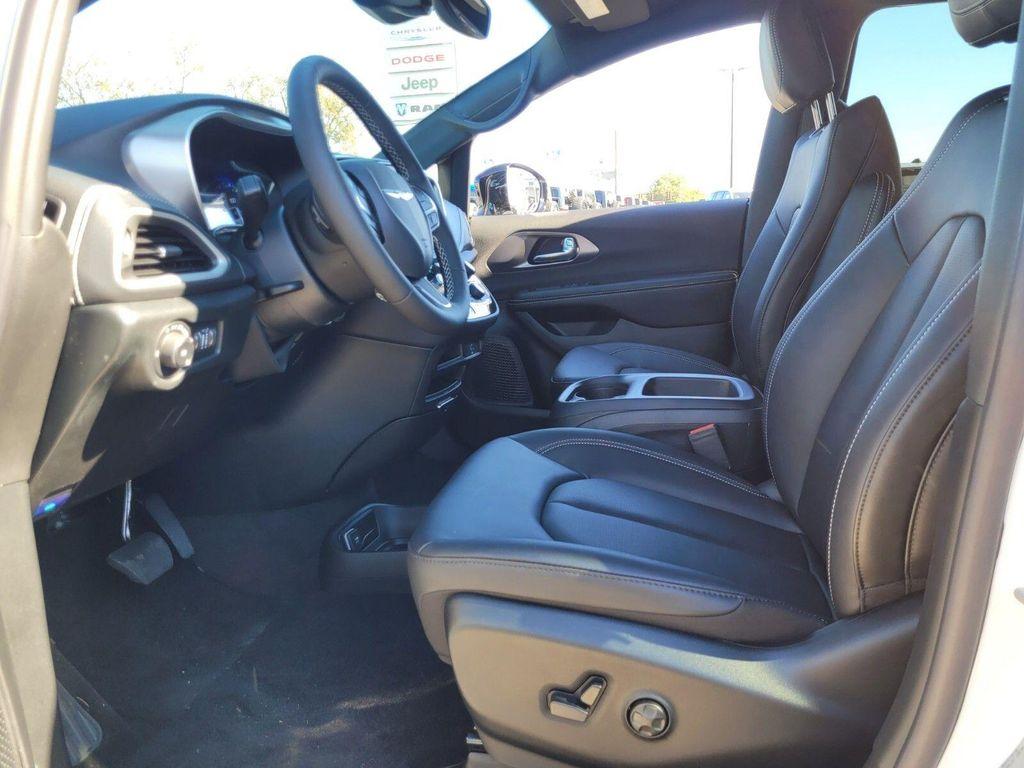 new 2026 Chrysler Pacifica car, priced at $39,565