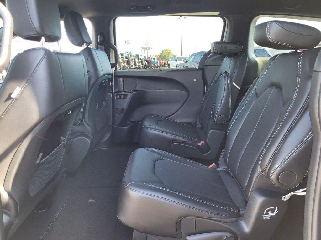 new 2026 Chrysler Pacifica car, priced at $39,565